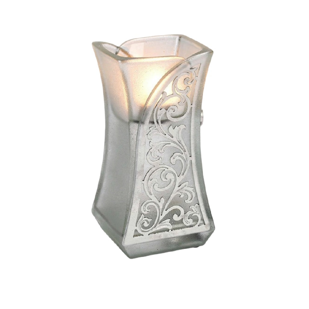 **Technische titel in het Nederlands: Elegante zilveren waxinelichthouder met decoratief patroon**